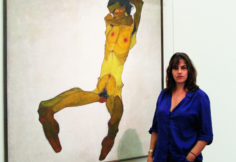 Tracey Emin at the Leopold Museum in front of Egon Schieles painting »Seated Male Nude« | 2014 © Leopold Museum, Vienna / A. Ludwig